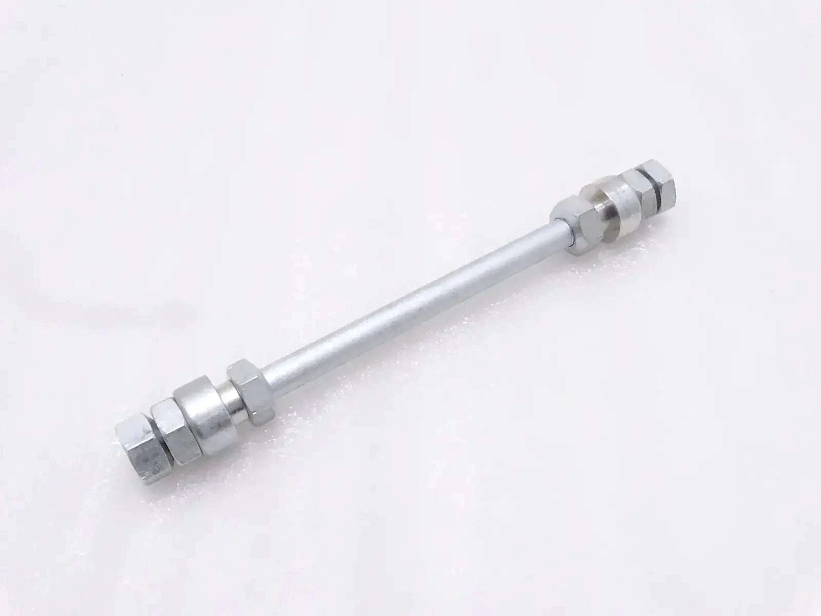 TRIUMPH 3HW REAR WHEEL COMPLETE SPINDLE AXLE KIT - StellerGear