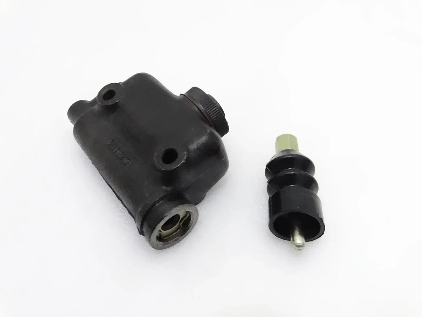 WILLYS JEEP BRAKE MASTER CYLINDER ASSEMBLY - StellerGear