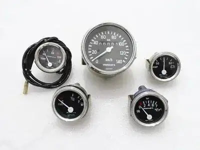 Mechanical gauge set: speedometer, temperature, fuel and amp meters