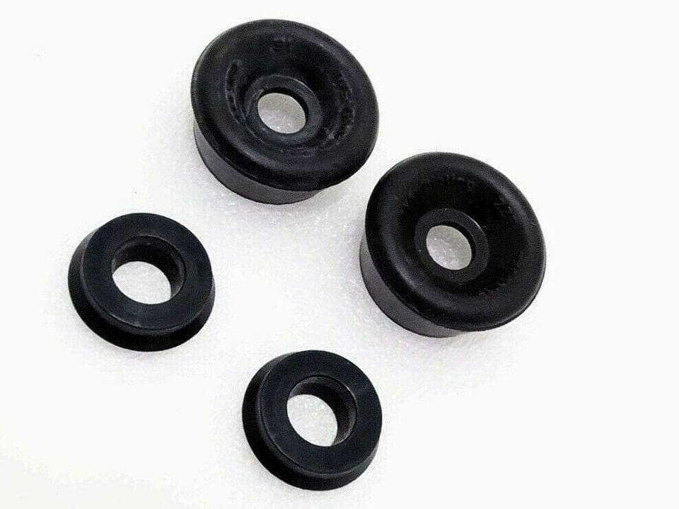 Suzuki Samurai rear wheel cylinder repair kit complete with rubber seals and gaskets