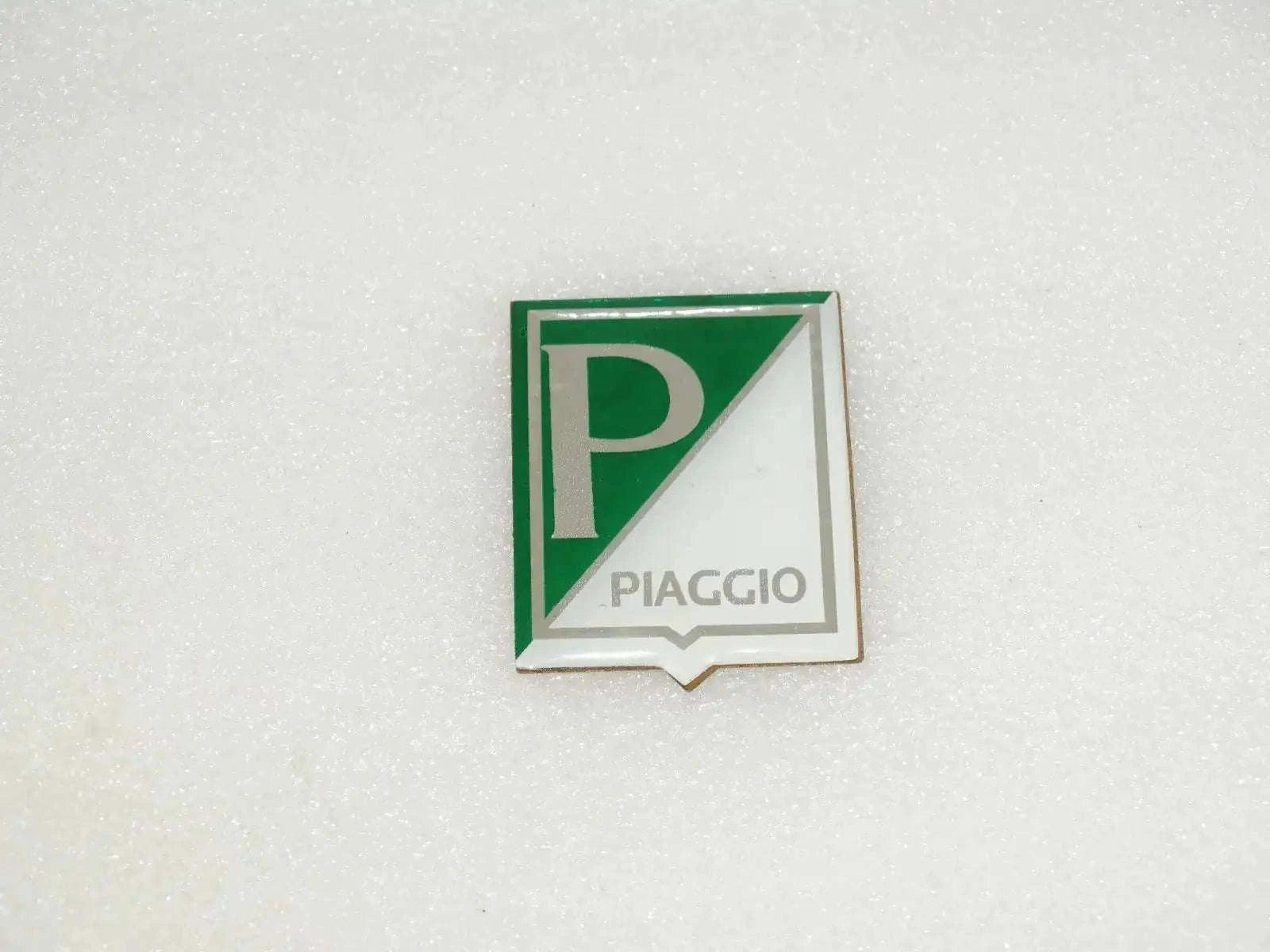 VESPA HORNCAST BADGE PIAGGIO LOGO DARK GREEN/WHITE