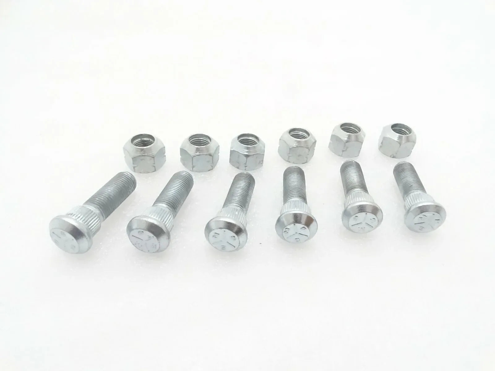 Set of 8 steel front wheel hub bolts and nuts, designed for optimal wheel bolts torque in vehicles