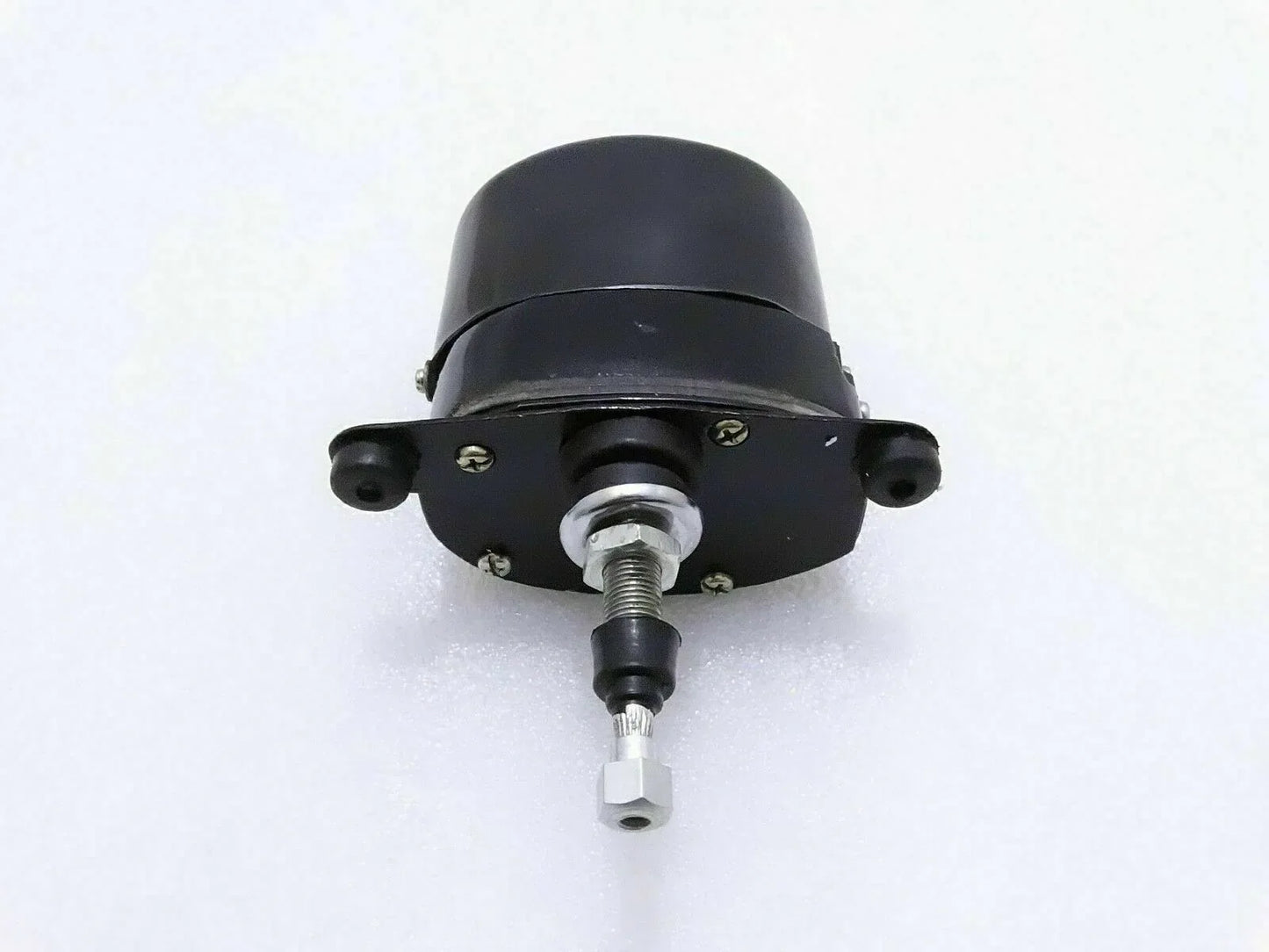 12V universal windscreen wiper motor with black housing and output shaft