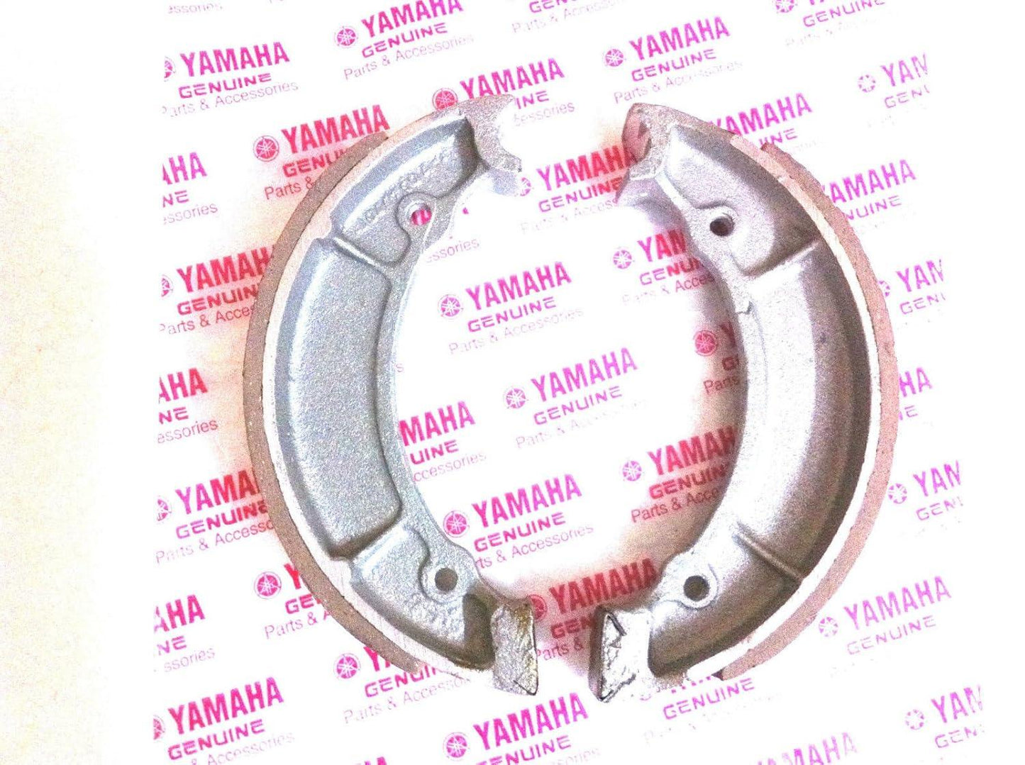 Yamaha rear brake shoe set, durable material, designed for vehicle brake systems
