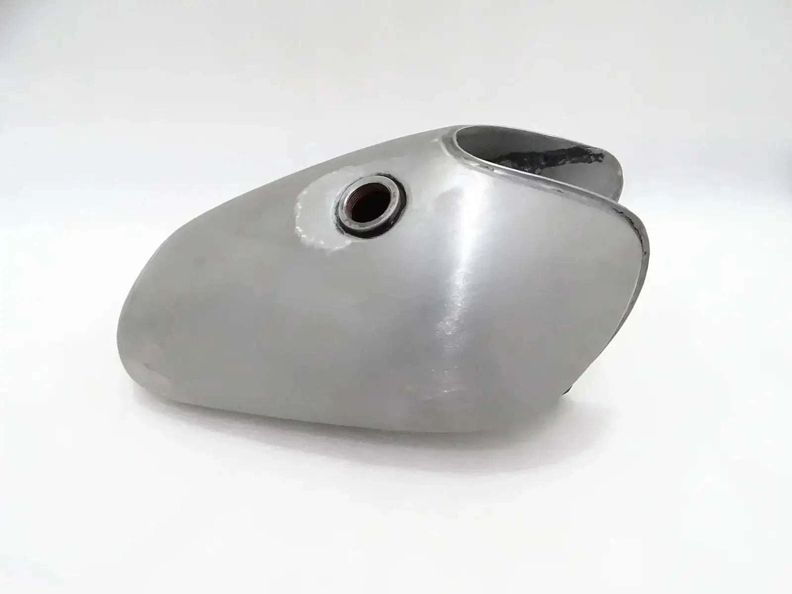 Yamaha XT TT 500 raw steel petrol tank, designed for reliable fuel storage